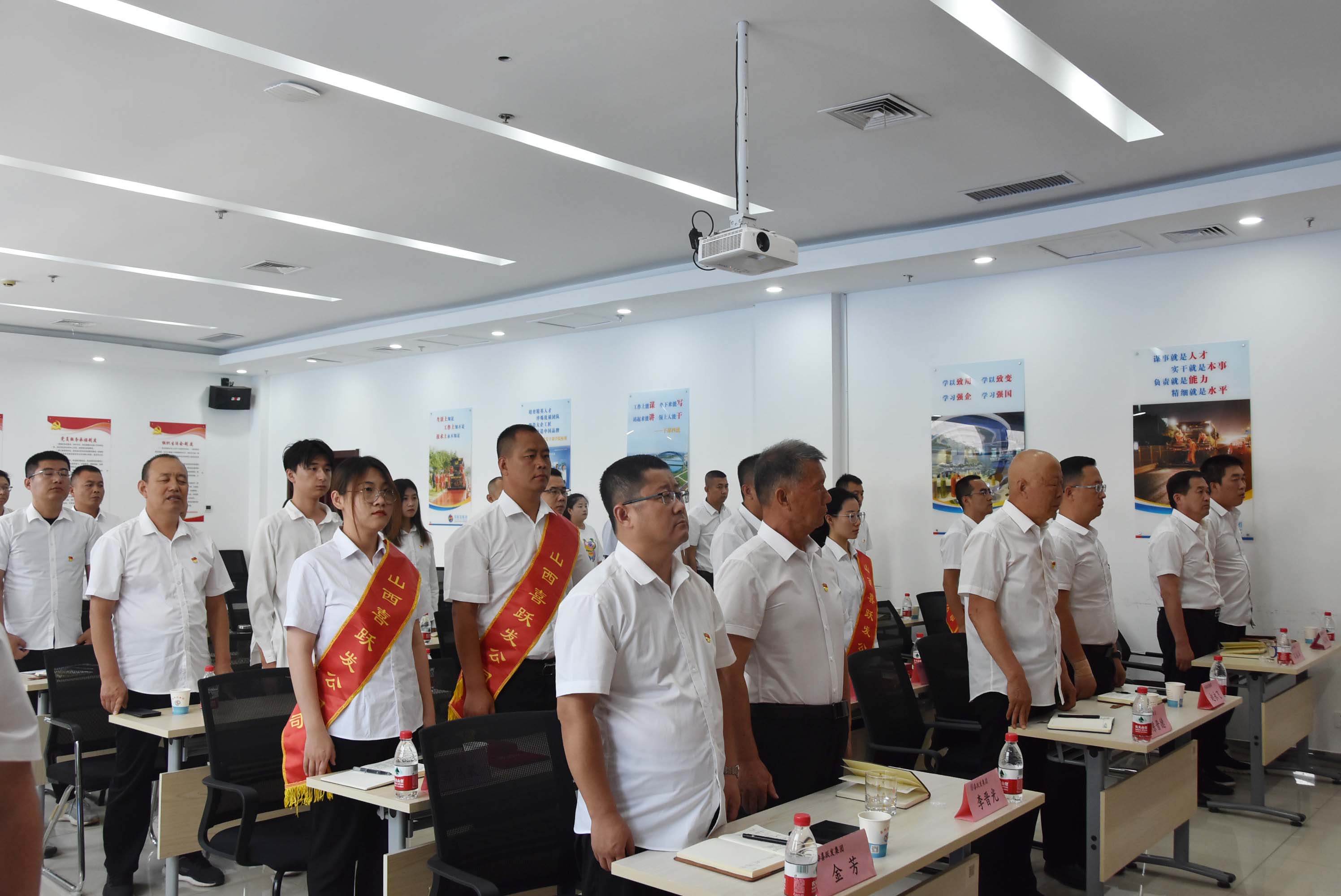 集團黨委隆重召開優(yōu)秀黨員表彰大會(圖7)